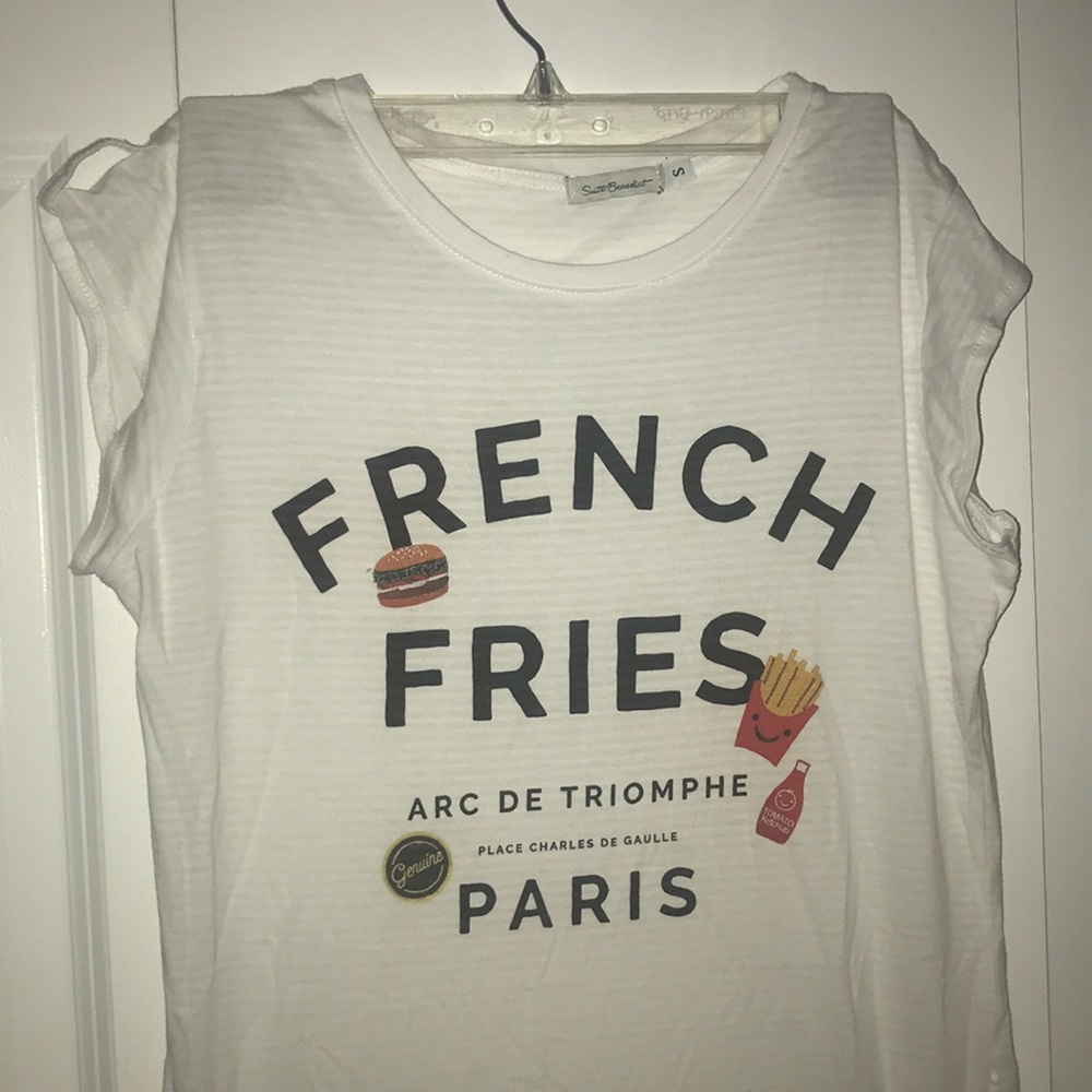 A white tee, describing things from France!!